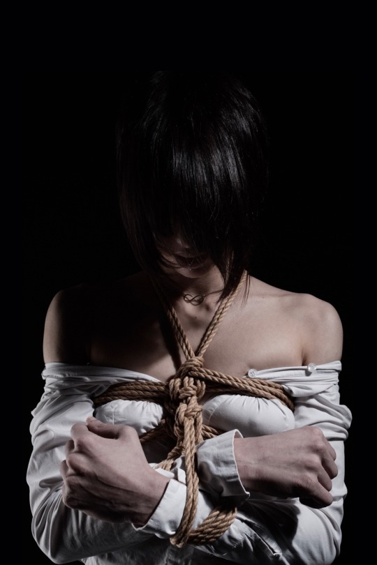 octobrachia:  With @noctuanoir Rope and pics Me Full set and other stories at http://tak-ko.com