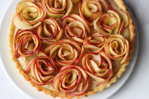 delectabledelight: Apple rose tart with cinnamon spice creme patisserie (by honey drizzle)