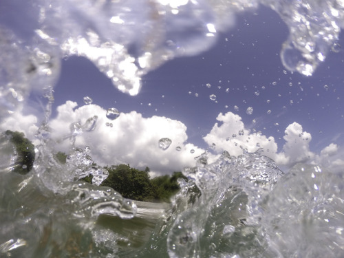 “és dificil, pero se consigué”Surf in Cuba, so much Fun!by @lifethroughthe