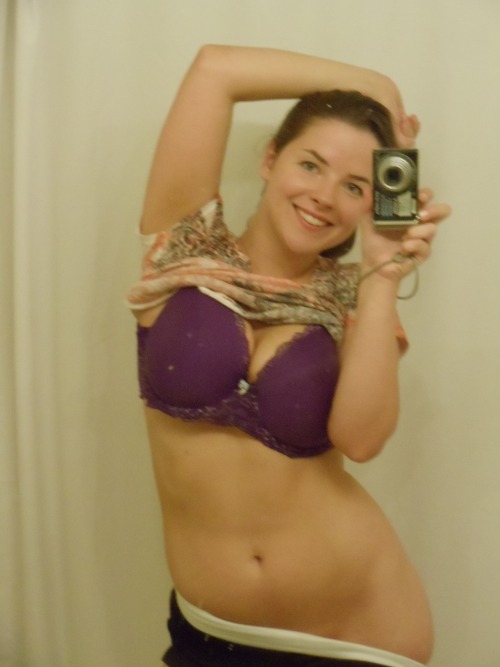 smoothasslover:  Slut Brynn selfies