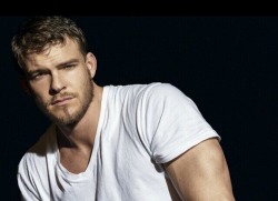 Alan Ritchsonhttp://imrockhard4u.tumblr.com