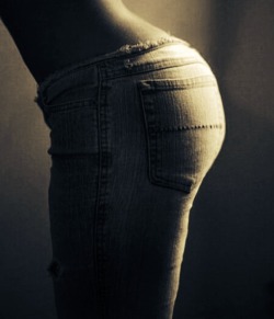 yousuregotmepegged:  12whoami12:  dirtyseceret:  12whoami12:  Yeeiiii!!! Yesterday I found another old jeans that used to be from my sister, not so fashion but the fit me perfectly :) like them???  My word do they ever fit perfectly.  Oowww thank you