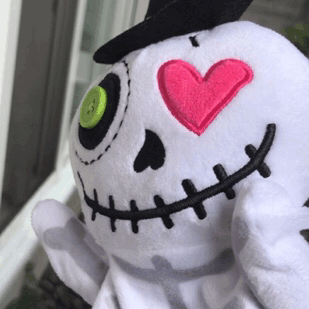 chikuwathecat:  chikuwathecat:Ghost: Trick or treat !Chikuwa: What do you want ?Ghost: