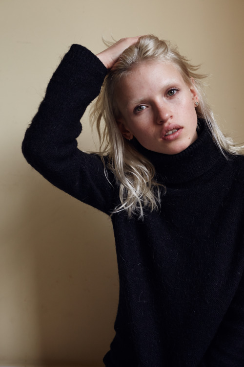 4thpradaclub:  Anja Kostantinova aka goddess 