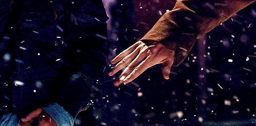 tinyconfusion:  nostalgiagetsthe-bestofme: I really love touching. It doesn’t always