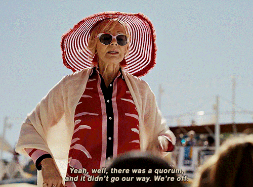 softdeb:  Hacks (2021-) dir. Lucia Aniello2.04 “The Captain’s Wife”
