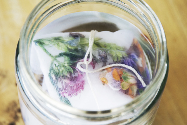 caitlingillam:  {Flower Fabric Dyeing ⎢ I Art U}