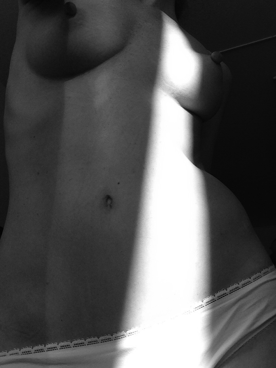 the-naked-me:  morning sun_(the-naked-me) 