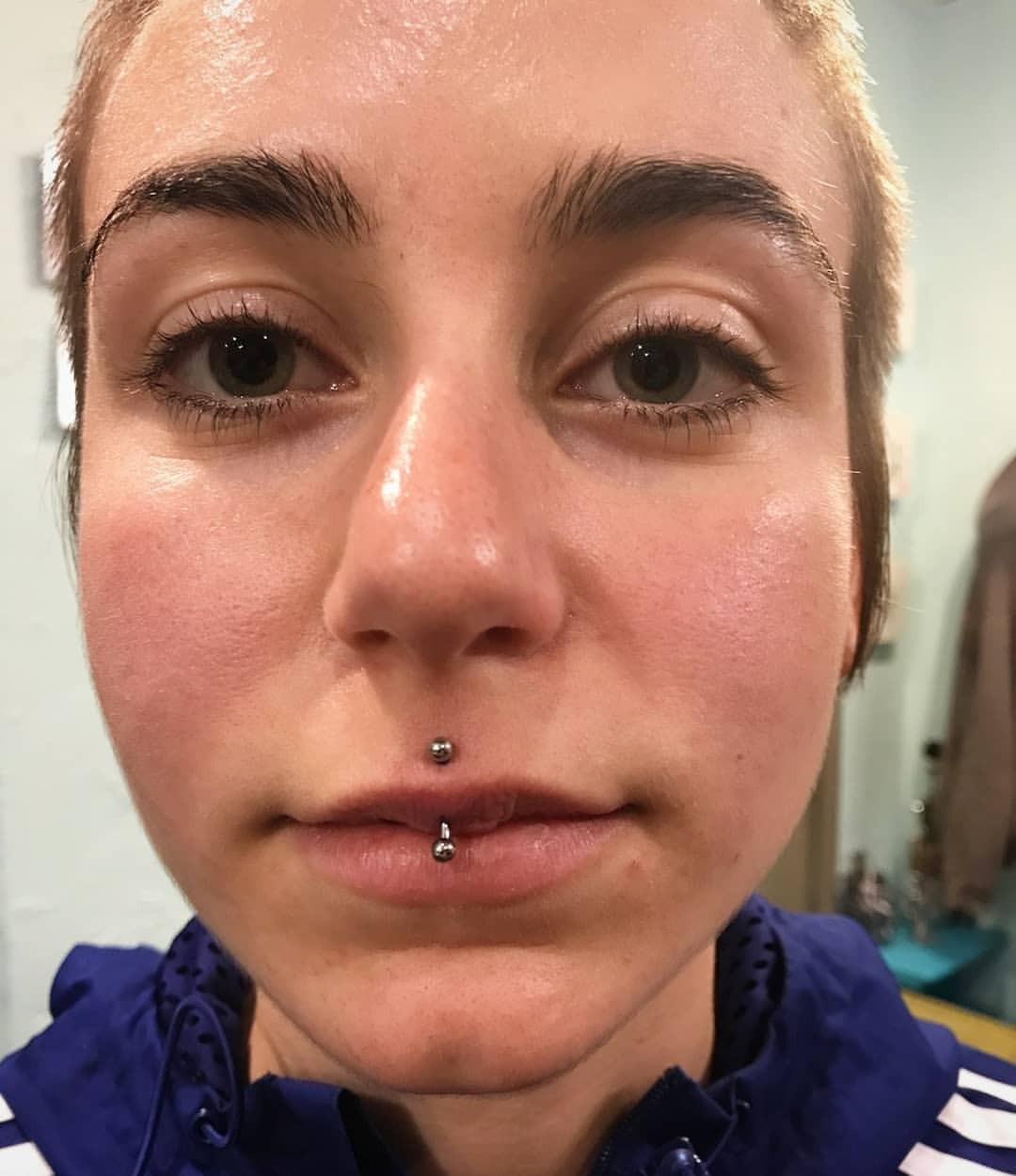 Fresh to death vertical philtrum performed by Chris on this rocking rainy day! ☔😍✨ #robotarmy #robotpiercingandtattoo #portlandpiercing #piercings #verticalphiltrum #lippiercing #freshpiercing #legitpiercinglooks #qualitybodyjewelry...