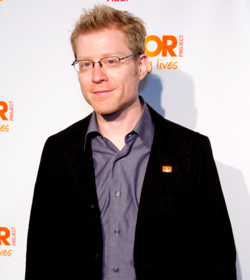 readysteadytrek:Anthony Rapp (on the left), who is playing Lt. Stamets in Star Trek Discovery, revea