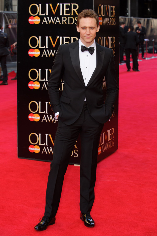 torrilla:Tom Hiddleston attends the Laurence Olivier Awards at the Royal Opera House on April 13, 20