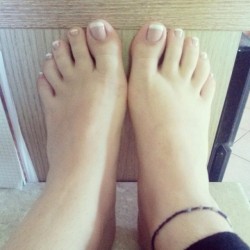 ifeetfetish:  Thx 😘 @arianna_panda #feet