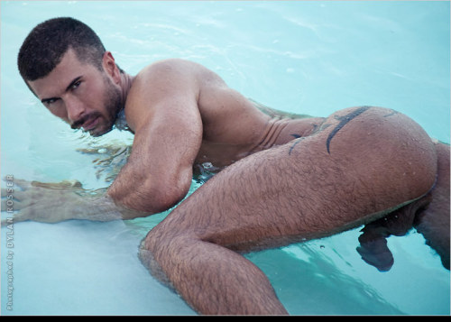 raiydiocity:  imsexynymia:  Damn That’s sexy af  Dayumm yo dis dude is beautifully sexxcci wit a tastee set of cakes