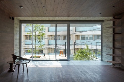 jpn-arch:Balcony House // Ryo Matsui Architects Inc {ph cr. Daici Ano}