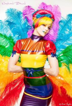 glossy-couple:  westward-bound-latex:  One world, one people. We take great pleasure in celebrating the Sochi 2014 Winter Games in Russia with this wonderfully colourful photograph of Susan Foxyp Cox, The “Pride” of Ireland in our Westward BoundRainbow