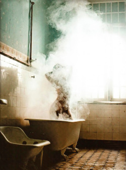 nlscentofawoman: I am taking a hot bath,