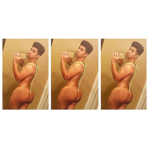 iloveazz89:  iloveazz89.tumblr.com   To submit ass pics send them to KIK : topjerzee.