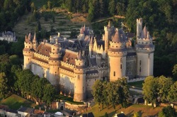 i-traveltheworld:    Château de Pierrefonds, Oise, France🌍🗺️  