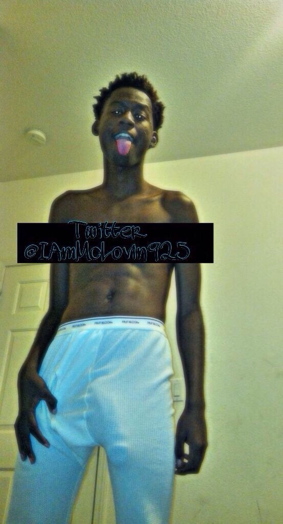 jupiterzcrown:st8hoodshit:  St8 nigga off Twitter ( dat dick tho)  Skinny niggaz