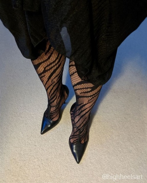 Dark#highheelsart #highheels #highheelpumps #tstrappumps #texturedstockings #stockings #stockingsand