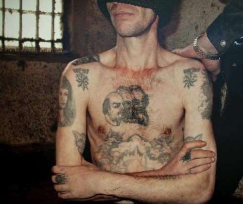 ruskiizek:Russian prison tattoos, tattoos of Communist icons on the body protect the prisoner from b