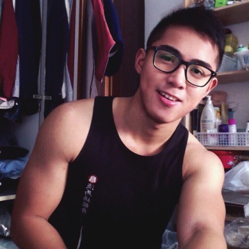 merlionboys:  Saturday morning - 900th entry Not available on any dating app, so don’t assume you got lucky. :P http://merlionboys.tumblr.com/   Danil Palma