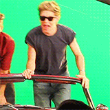 fuckoffmanagement:  Niall Horan in Kiss You