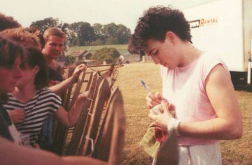 brighterandwiderthansnow:  you-re-my-cure:  30.07.83 - Elephant Fayre Festival,Cornwall, England. &n