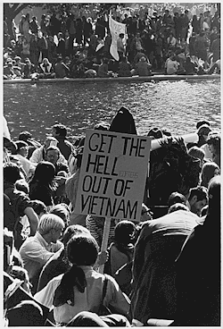 the60sbazaar:  Anti-Vietnam protestors In Washington, D.C (1967)