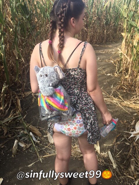 sinfullysweet99: Peek-A-boo-Pull-up!   I went to the record breaking corn maze (of