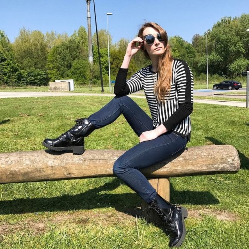 Here comes the sun ☀️ #me #girl #woman #sun #sunshine #sunglasses #ootd #outfit #black #white #drama