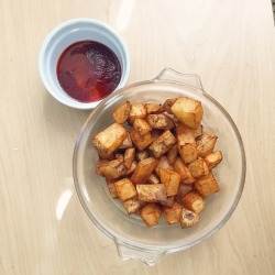veganmiche:  Smoky breakfast potatoes Follow my Youtube channel! 