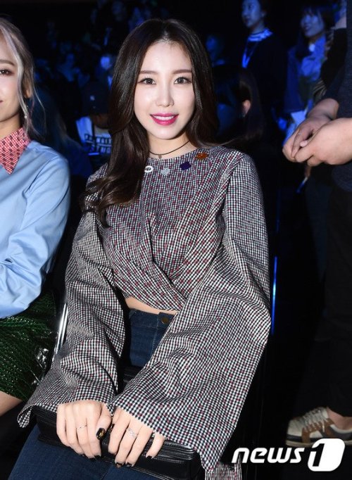 Jun Hyo Sung (Secret) - 2017 HERA S/S Seoul Fashion Week Pics