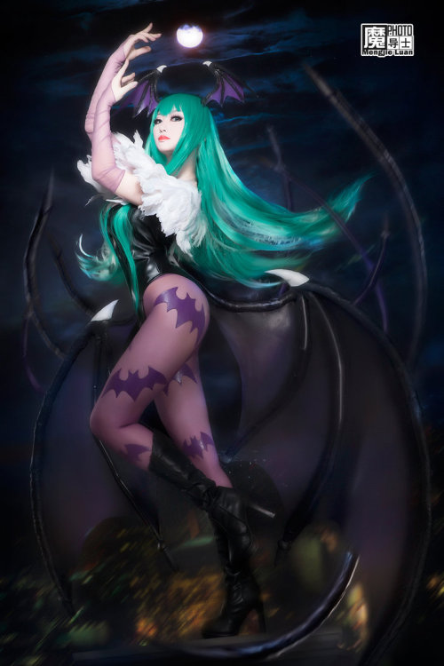 godsofcospay:  Morrigan Aensland CosplayPhotographies by Mengjie LuanCosplay by Yan 