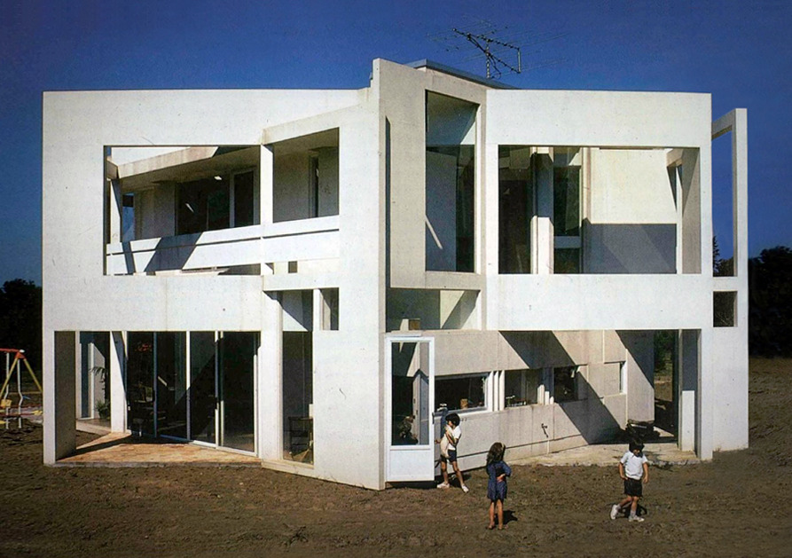 403. Peter Eisenman /// House III (Miller House)...