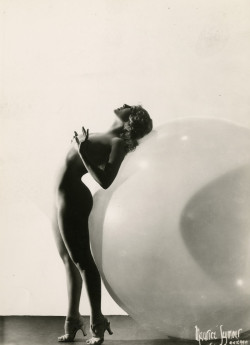 Holdthisphoto:  Sally Rand, 1939 Photo By Maurice Seymour