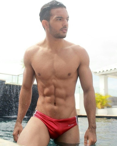 hugoaf:MORE PHOTO