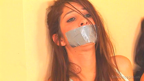 gag64:  luvshinyducttape:  i REALLY like this girl, love the “im fucked” look she gives  GROUP