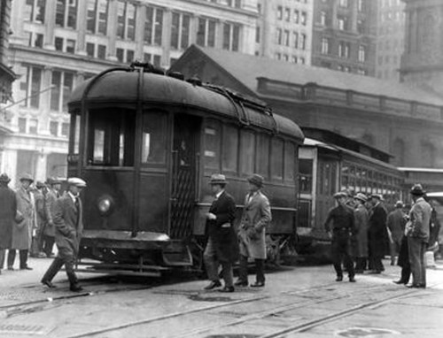 newyorkthegoldenage: April 14, 1925: A gasoline-driven streetcar, replacing the old electric ones, b