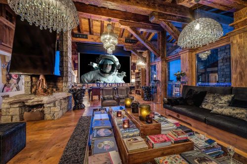 luxuryaccommodations:  Marco Polo Chalet Nestled in the heart of Val d'Isère, the award-winning Chalet Marco Polo combines alpine chic with Asian glam to create an atmosphere of unparalleled luxury and sophistication.  Keep reading