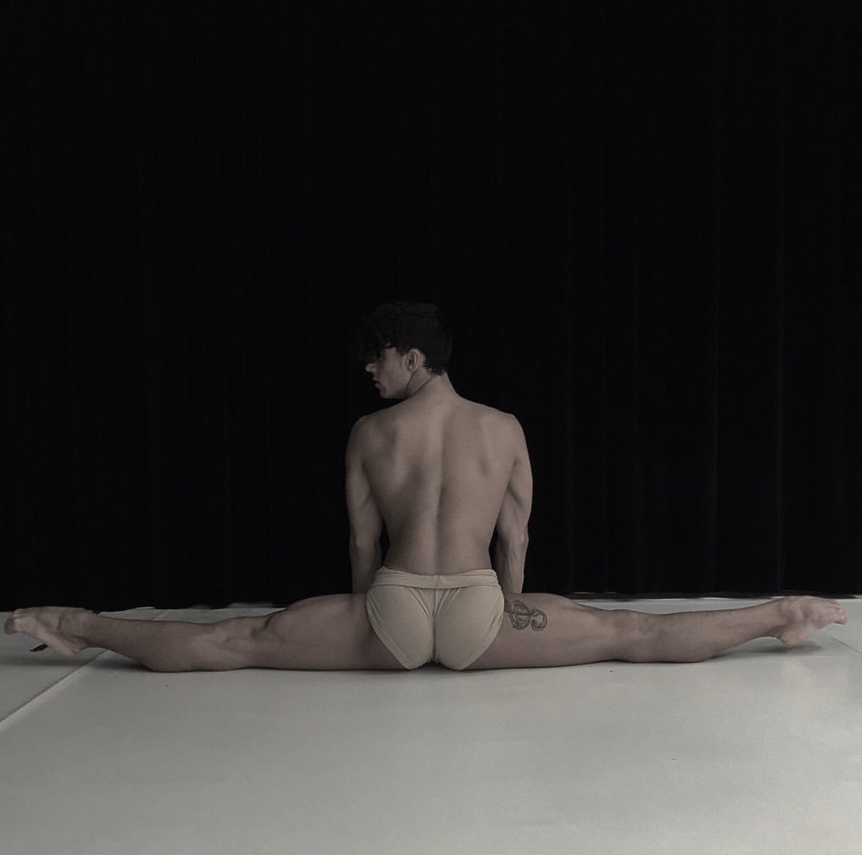 pas-de-duhhh: Mihael Belilov dancer with Mainfranken Theater Würzburg