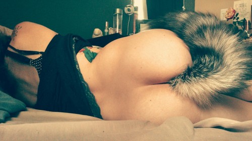 thatshykitten:  Waiting for daddy…