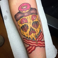 alexstrangler:  Pizza skull with bacon crossbones