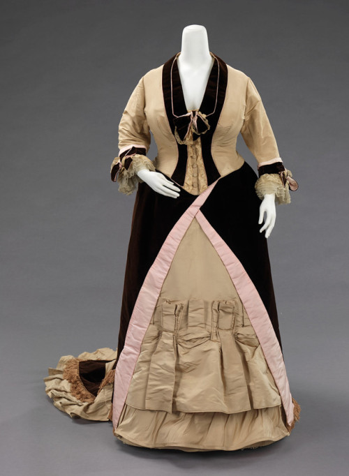 the-met-art:  Evening dress by M.E. Curran &amp; M.E. Clancy, Costume InstituteMedium: silkBrook