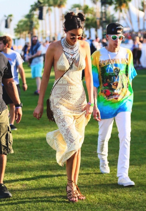 kardashianjenner-klasss: Kendall, Coachella Day 1, 2016 Love the dress x