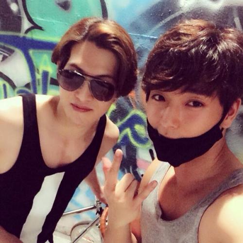 cnbjonghyun-blog:  @FtGtJH , saico0111 , @cnbluegt and Boongboongie at Apgujeong Interchange 