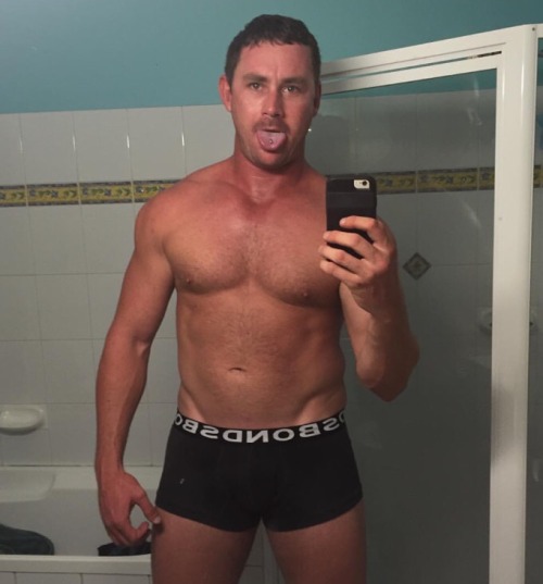 magicalwombatclodclam: boyatthecreek:Dan - our proud and hot Aussie tradie - this mate is seriously 