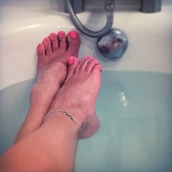 axiomld:  Pink toes- would love to have them