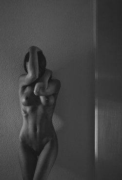 nudityandart:  ° (by lasarda). See it: http://ift.tt/1v4f81u 