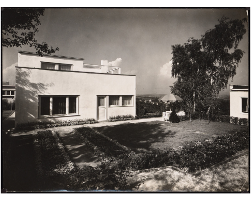 Hans Poelzig, works for Weissenhof Estate, 1926-1927. Single family, two-story home with a winter ga